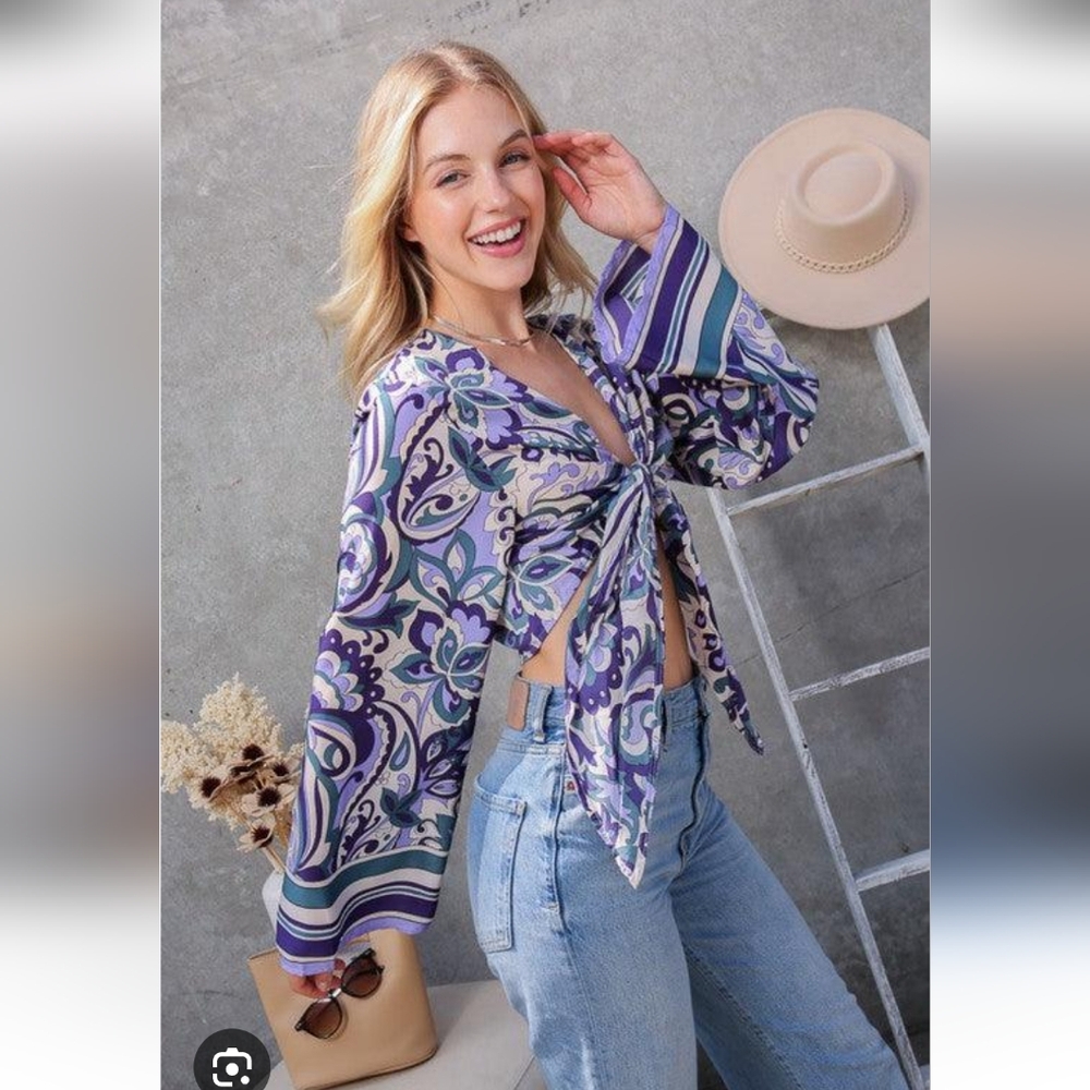NWT Timing Paisly Print Front Tie Crop Blouse